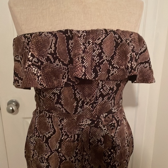 Aritzia Babaton Brown Snake Print Strapless Flutter Jumpsuit Size 8 - Picture 9 of 11